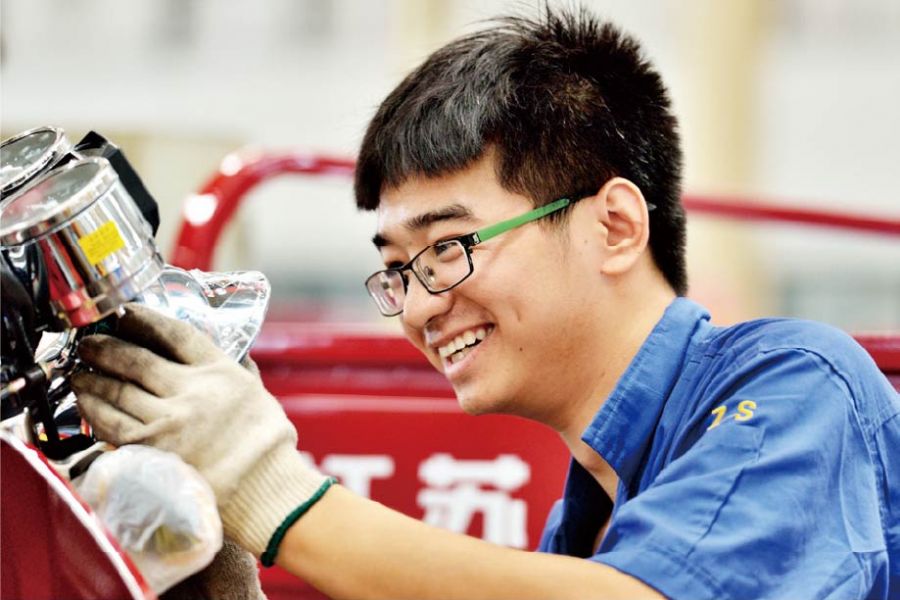 青年團員奉獻在崗位，樂在其中