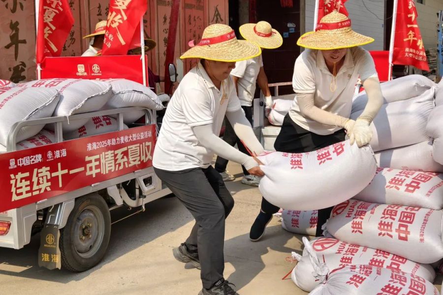 淮海控股集團“麥?zhǔn)掌姹币堰B續(xù)11年如約奔赴全國夏收戰(zhàn)場