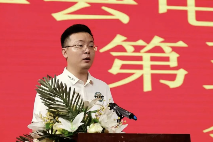 安桂辰當(dāng)選豐縣電動(dòng)車(chē)行業(yè)協(xié)會(huì)會(huì)長(zhǎng)