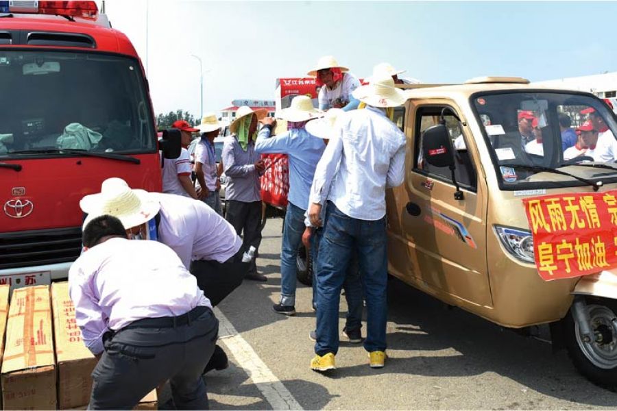 自發(fā)向災區(qū)慰問